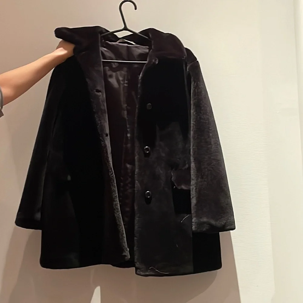 Beautiful soft faux fur Coat. - Picture 1 of 2